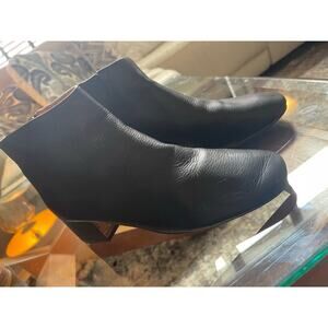 Gentle Souls Laina heeled boot almond toe bootie black Sz 9 women’s